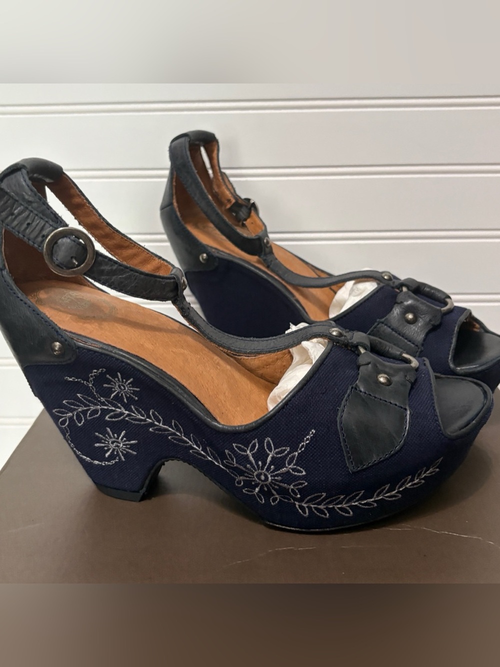 ARIAT Vista Midnight Blue Peep Toe Horsebit Wedge Heel Sandals Womens Size 9 NEW